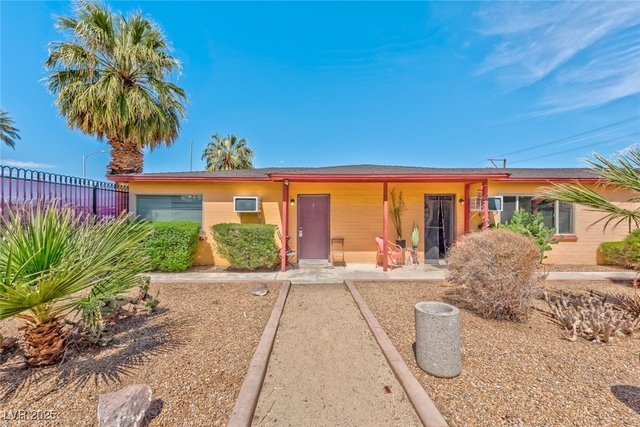 210 N 10th Street - Photo 1
