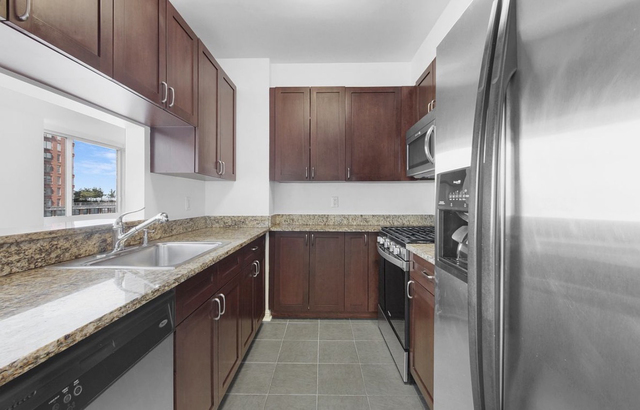 211 North End Avenue - Photo 1