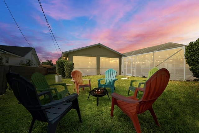 730 Se White Avenue - Photo 1
