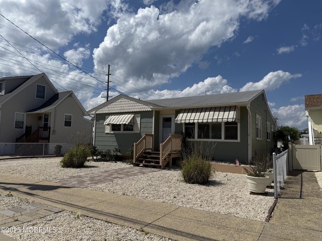 138 10th Avenue - Photo 1
