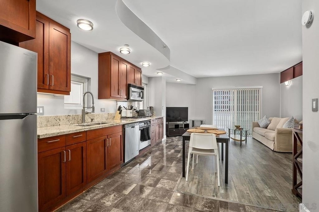 550 15th St - Photo 1