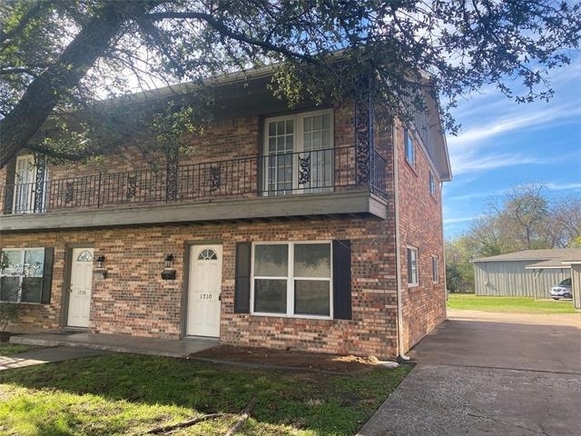 1710 N Travis Street - Photo 1