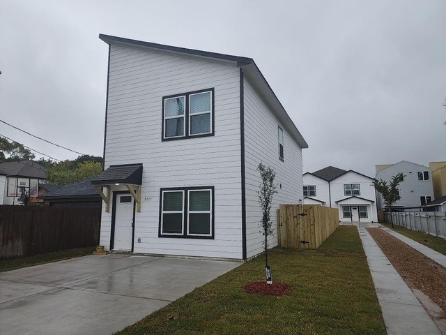 832 Elkhart Street - Photo 1