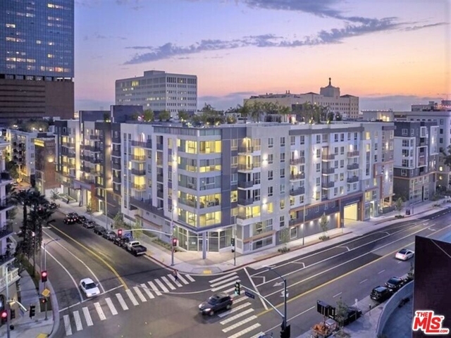 1120 W 6th Street - Photo 1