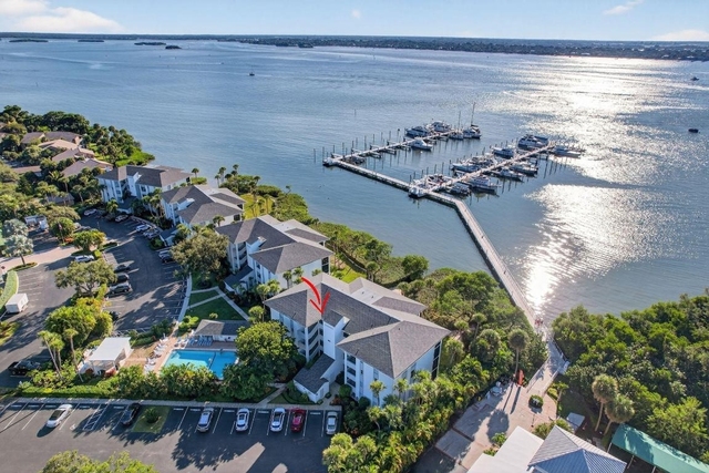 390 Ne Edgewater Drive - Photo 1