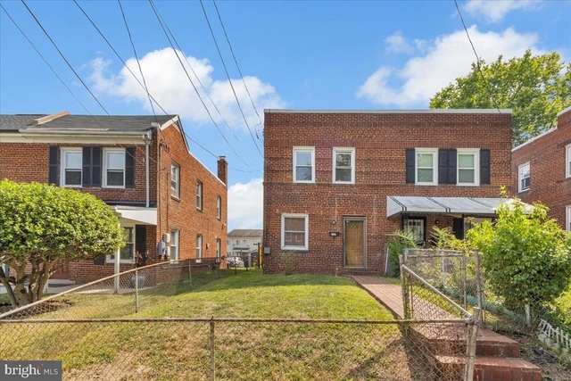 1193 46th Place Se - Photo 1