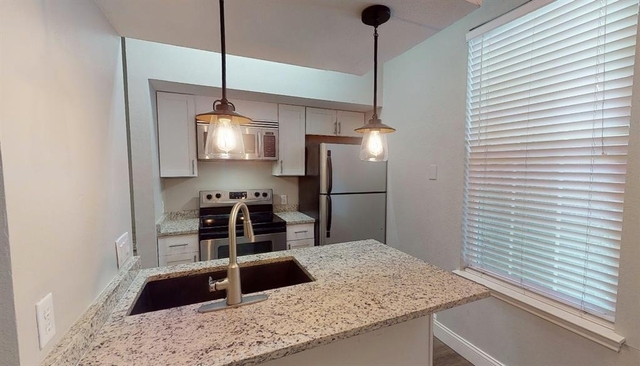 2814 Nueces St - Photo 1