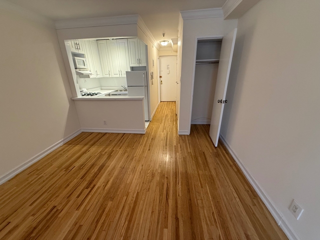 1570 First ave - Photo 1