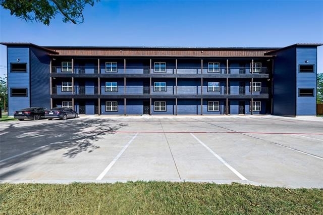 2290 W Tarleton Street - Photo 1