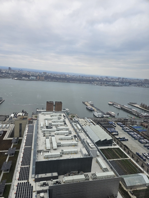 555 West 38th Street - Photo 1