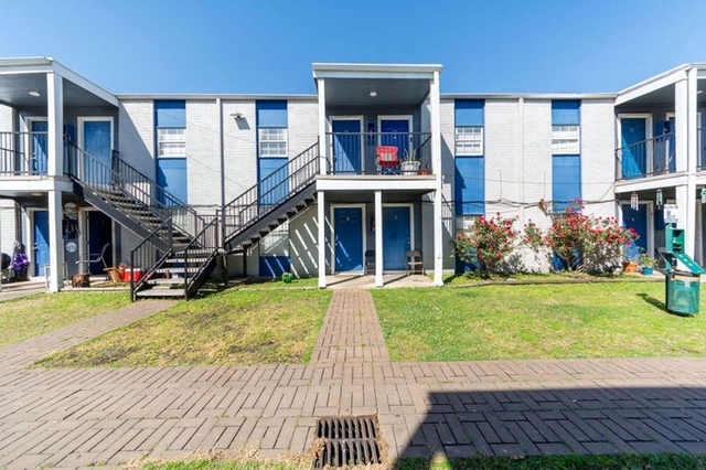 1800 N Wayside Street - Photo 1