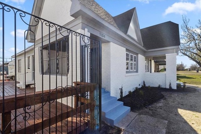 1104 Nw 44th Street - Photo 1