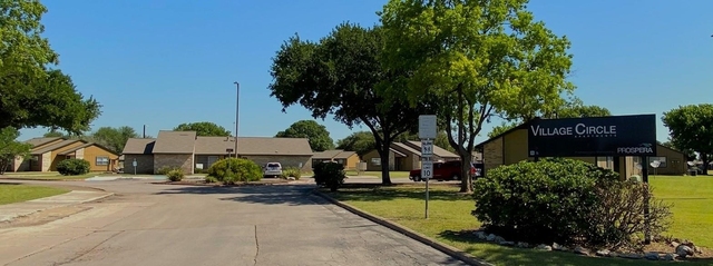 101 Glenbrook Dr E - Photo 1
