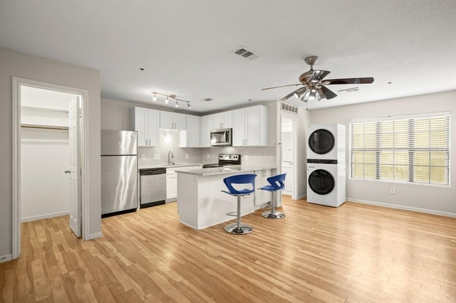 1013 W 23rd St - Photo 1