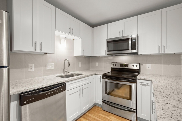 1013 W 23rd St - Photo 1