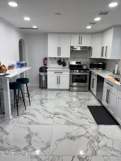 295 Roosevelt Avenue - Photo 1