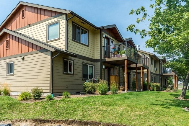 950 Sw Madison Street - Photo 1