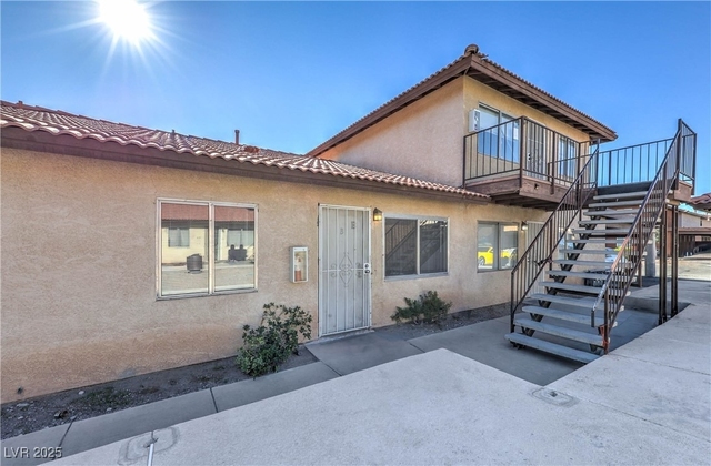 3109 N Walnut Road - Photo 1