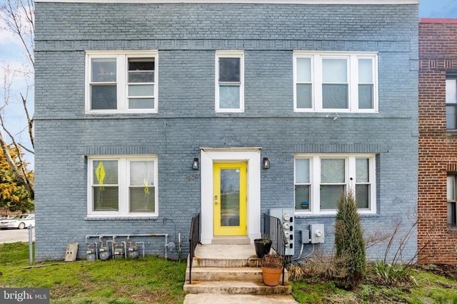 1659 Holbrook Street Ne - Photo 1