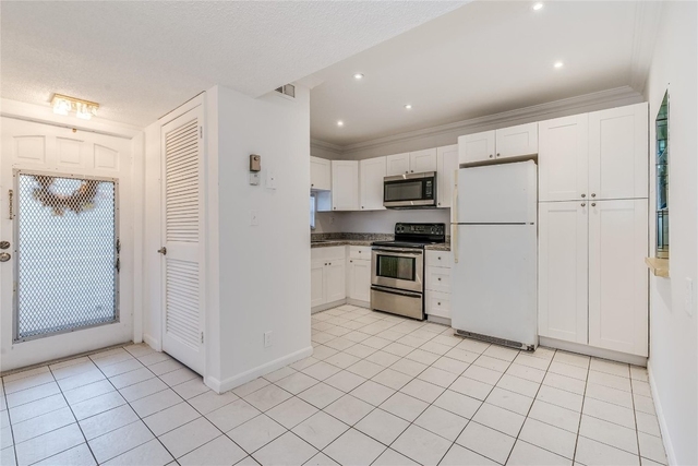 8940 S Hollybrook Boulevard - Photo 1