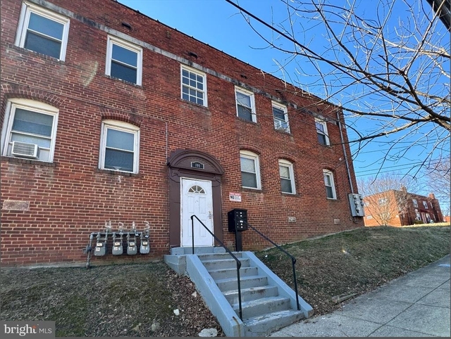 101 Wayne Place Se - Photo 1