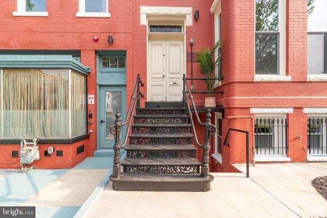 711 G Street Se - Photo 1