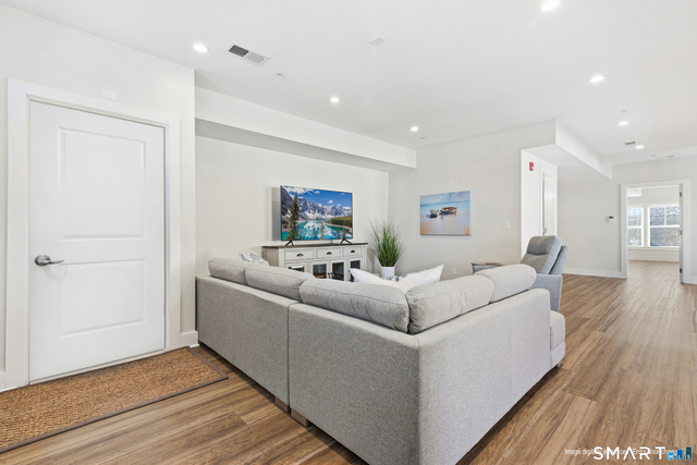 82 Wall Street - Photo 1