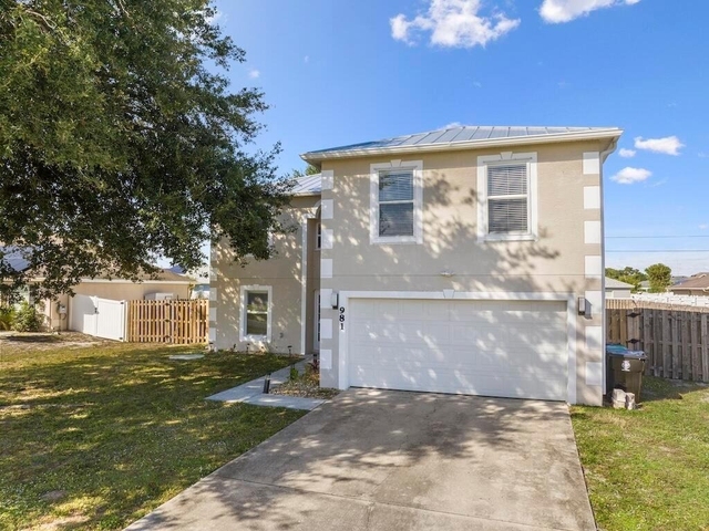 981 Sw Mcelroy Avenue - Photo 1