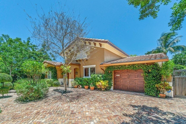 870 Nw 7th Street - Photo 1