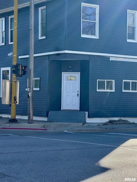 627 1/2 N Division Street - Photo 1