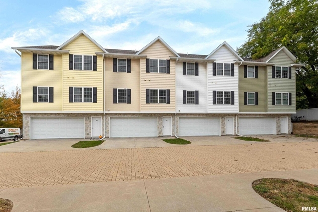 220 E 37th Street - Photo 1