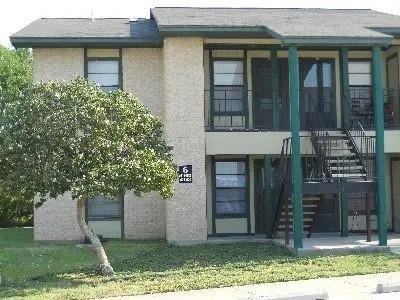 1015 Eli Garza St - Photo 1