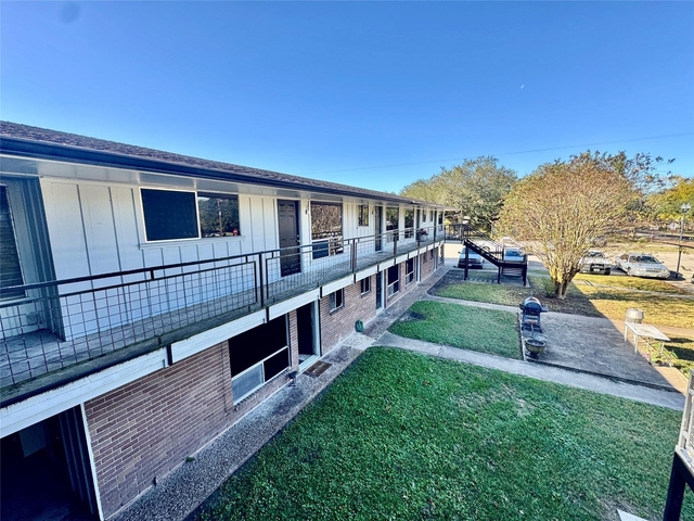 2201 N Grand Boulevard - Photo 1
