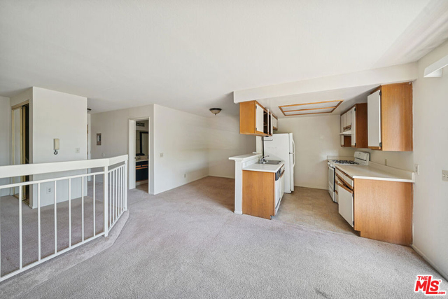 1519 N Martel Avenue - Photo 1