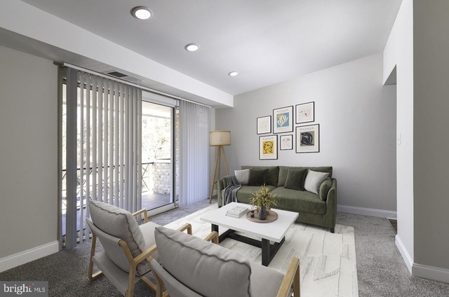 284 Iven Avenue - Photo 1