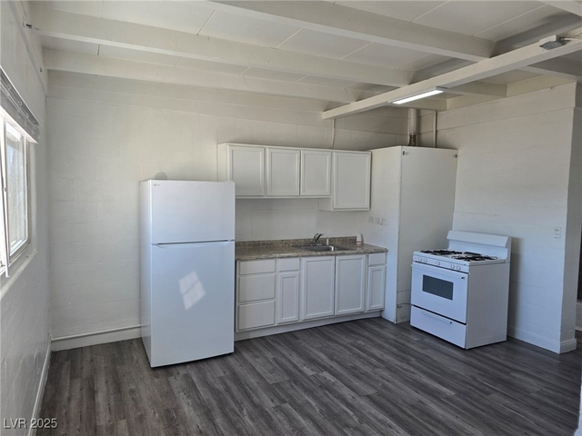1911 Princeton Street - Photo 1