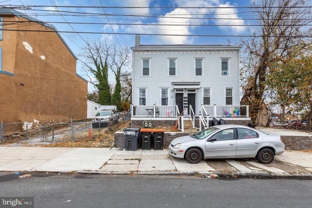 610 E 9th Street - Photo 1
