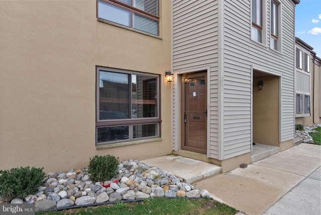 211 James Court - Photo 1