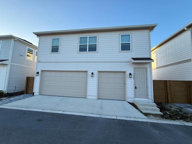 3124 Voyager Avenue - Photo 1
