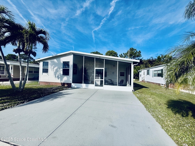 2399 Coconut Palm Drive Ne - Photo 1