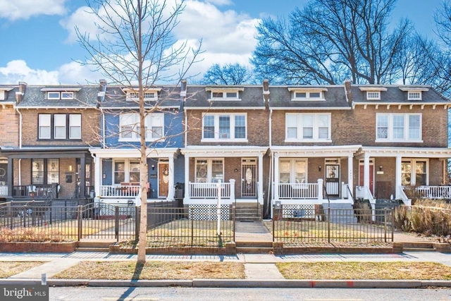 1805 Potomac Avenue Se - Photo 1
