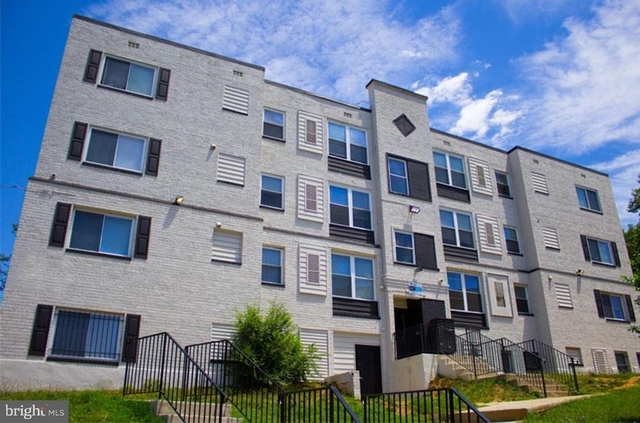 300 37th Street Se - Photo 1