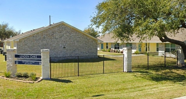 1201 N Live Oak - Photo 1