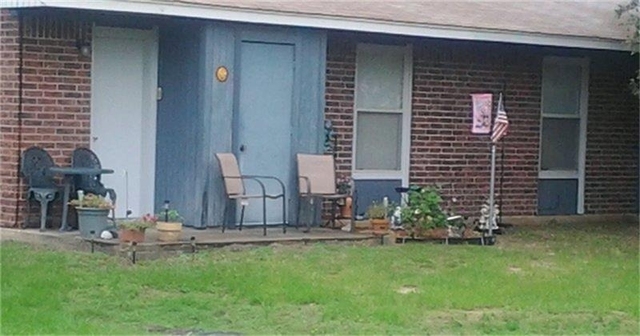 700 W Broad Street - Photo 1
