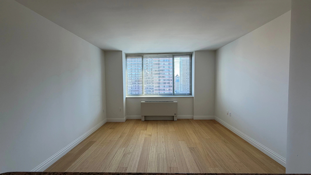 1500 Lexington Avenue - Photo 1