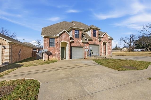 609 E Mcgee Street - Photo 1