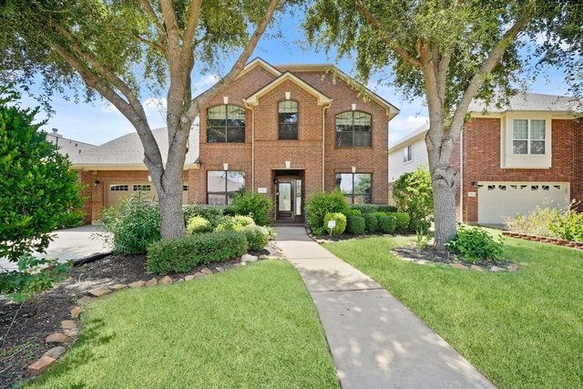 714 Coggins Point Way - Photo 1