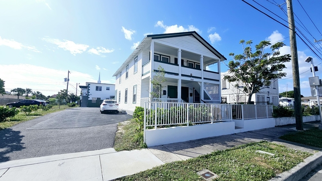 914 10th Street - Photo 1