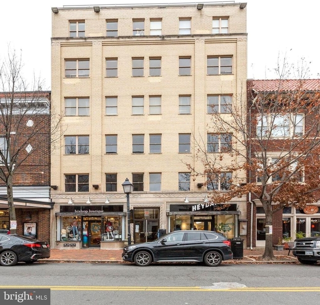 815 King Street - Photo 1