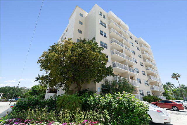 720 Orton Avenue - Photo 1